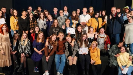 „Un joc al ideilor”: Spectacol cu artiști din Maramureș și țară în Baia Mare! Iată toți actorii, dar și câștigătorii, la festivalul pentru liceeni!