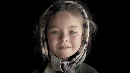 Ziua Internațională a Fotografiei: Portretul unei fetițe din Maramureș este cea mai premiată fotografie din istorie; Cum descrie autorul realizarea
