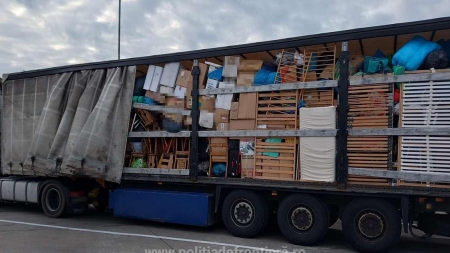 Produse second hand oprite la intrarea în ţară; La volanul automarfarelor erau maramureșeni