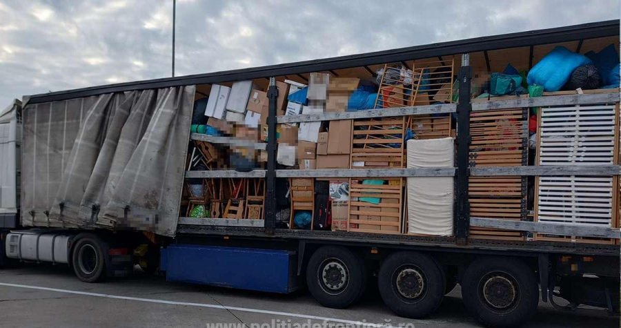 Produse second hand oprite la intrarea în ţară; La volanul automarfarelor erau maramureșeni