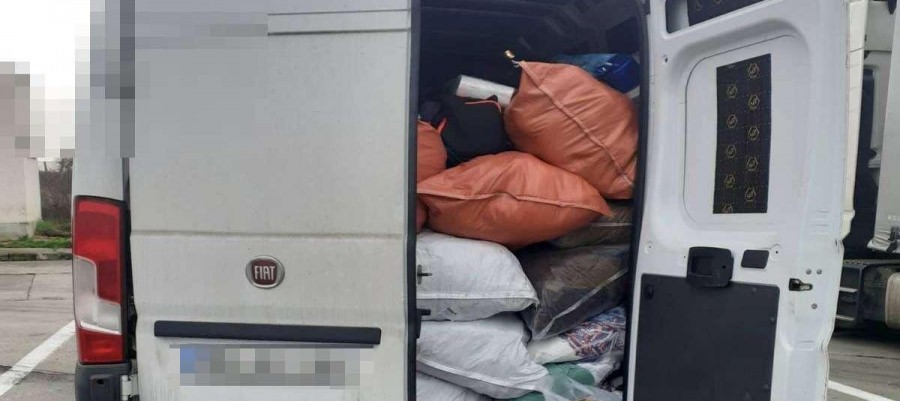 Peste 1.400 de kg de deşeuri au fost oprite la intrarea în ţară; Baia Mare trebuia să fie destinația lor