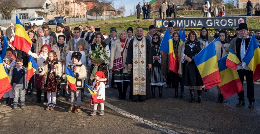 Emoții: Preotul Claudiu Pop, ultima slujire în biserica din Groși; A fost distins cu Ordinul Cultural „Nicolae Steinhardt” pentru întreaga activitate de păstorire