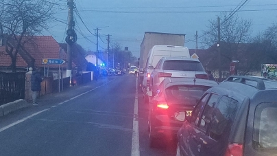 Trei accidente în această dimineață; Mai multe persoane au ajuns la spital