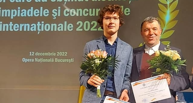 Lucacistul Victor Dragoș și profesorul Andrei Bretan au fost premiați de Ministerul Educației pentru rezultatul obținut Olimpiada balcanică de matematică pentru juniori