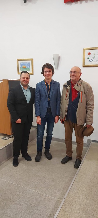 Medalie de aur pentru elevul maramureșean Victor Dragoș la concursul ,,Stelele matematicii”