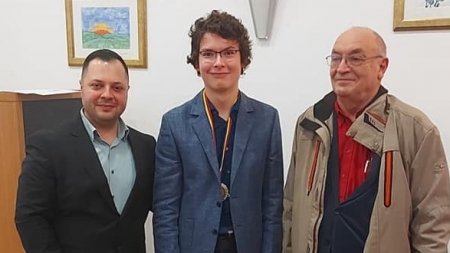 Medalie de aur pentru elevul maramureșean Victor Dragoș la concursul ,,Stelele matematicii”