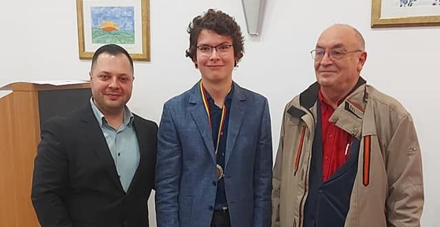 Medalie de aur pentru elevul maramureșean Victor Dragoș la concursul ,,Stelele matematicii”