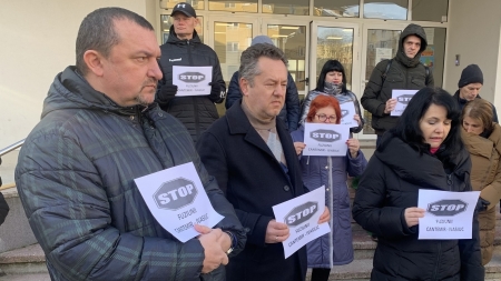 Protest la Școala „Dimitrie Cantemir” Baia Mare; Părinții și profesorii nu doresc fuziunea cu Școala „Alexandru Ivasiuc”