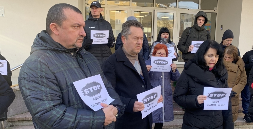 Protest la Școala „Dimitrie Cantemir” Baia Mare; Părinții și profesorii nu doresc fuziunea cu Școala „Alexandru Ivasiuc”
