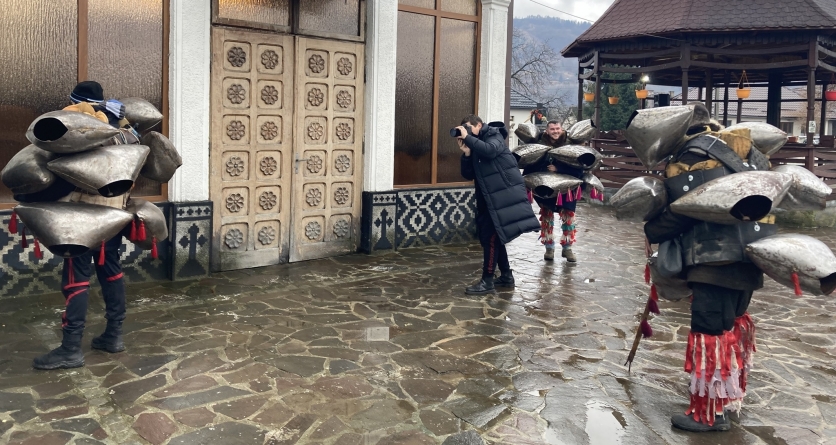 Un artist fotograf a venit din Berlin la Vișeu de Sus pentru a fotografia personajele din Viflaim