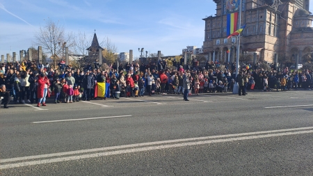 În Baia Mare: Mii de oameni au participat la parada de Ziua Națională a României