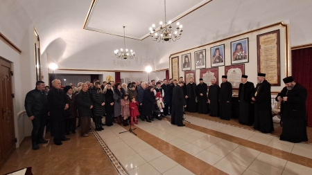 E colindă în familie: Parohia ortodoxă băimăreană cu Sfântul Iosif Mărturisitorul ca adevărat protector a mers la PS Iustin, arătând multă unitate!