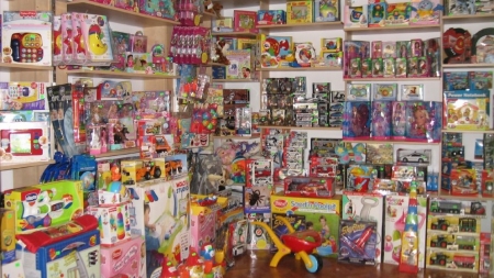 Mare grijă la cumpărături: Sfaturi pentru maramureșeni ale specialiștilor cu privire la starea jucăriilor! Cum poți să faci alegerea perfectă!