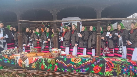 Se unesc în simțiri: Corul din Maramureș care colindă bilingv și aduce bucuria cântecului, în sufletele celor care ascultă! Fericirea prin empatie!