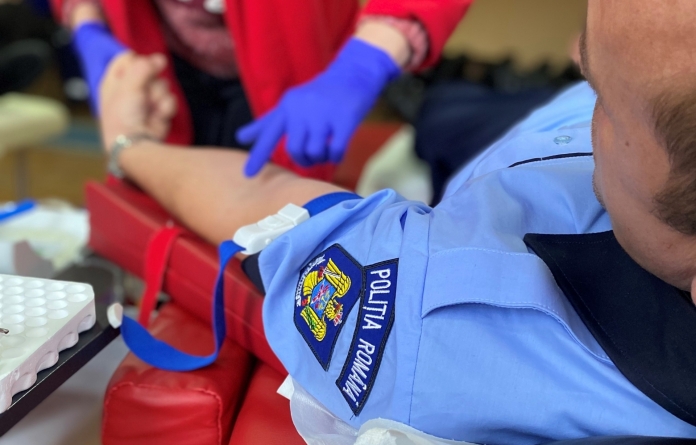 Polițiștii maramureșeni au donat sânge cu ocazia sărbătorii Sfântului Nicolae