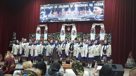 Colinde încântătoare și obiceiuri: Vor urca artiști foarte iubiți de publicul din județul Maramureș, la festivalul tradițional organizat în Moisei!