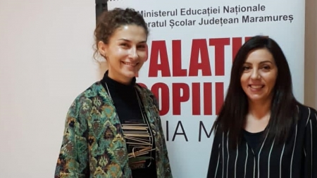 Căile artei în educația tinerilor din Maramureș: Inspectoratul Școlar a găzduit o activitate superbă! Elevii au pictat o poveste frumoasă de iarnă!