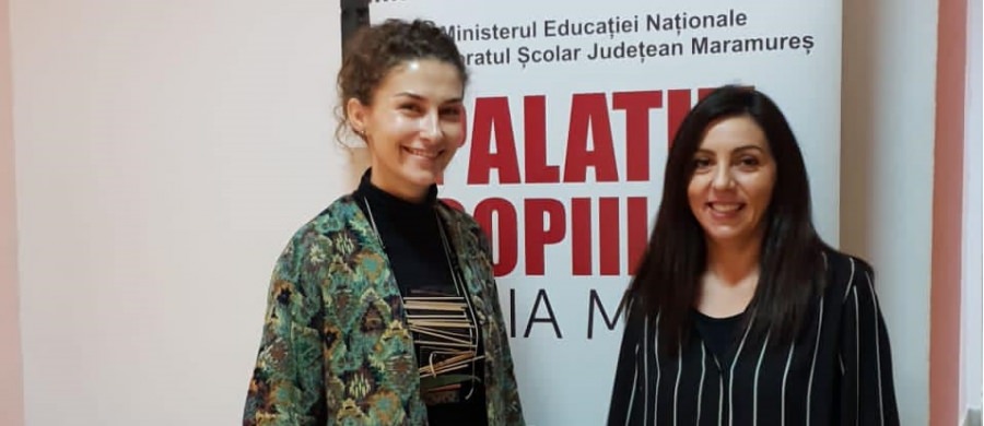 Căile artei în educația tinerilor din Maramureș: Inspectoratul Școlar a găzduit o activitate superbă! Elevii au pictat o poveste frumoasă de iarnă!