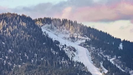 Este startul la distracție: Cea mai modernă pârtie maramureșeană, cea amenajată în stațiunea Borșa, se deschide astăzi! Iată informațiile necesare!