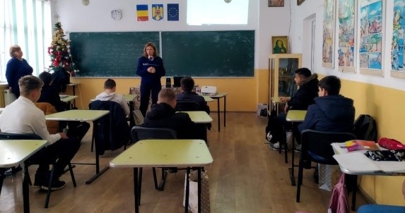 Despre alcool, tutun și droguri cu elevii din Ulmeni și Cicârlău