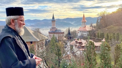 Clipe speciale: PS Părinte Iustin, Episcopul Maramureșului și Sătmarului, la Rohia, înaintea sfintelor sărbători! Astfel, s-a recules și s-a rugat!