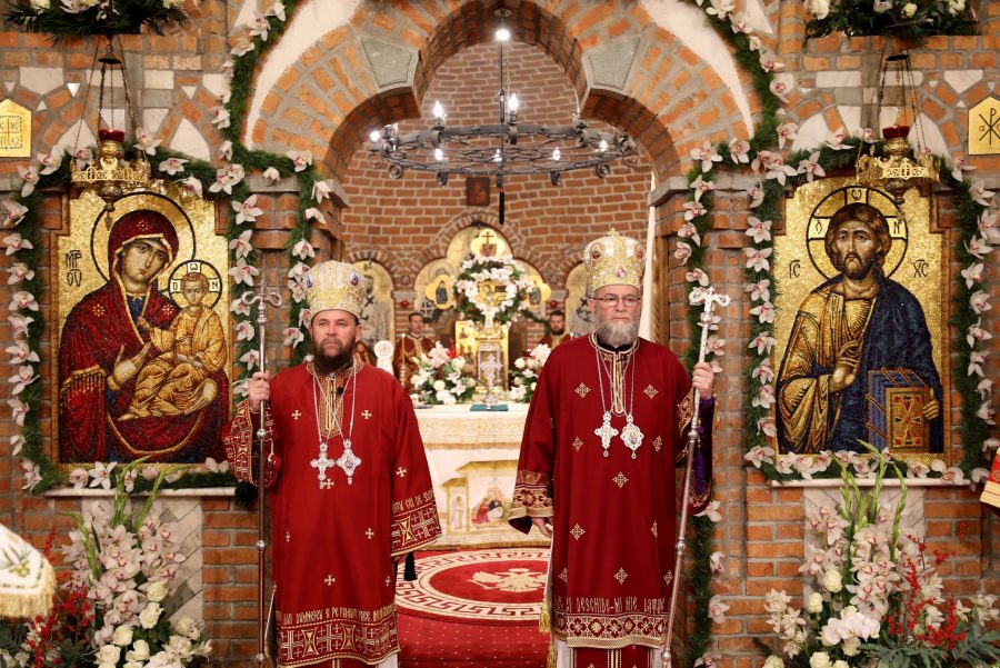 Unde liturghisesc, predică ierarhii în această duminică