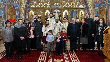 Slujirea Arhierească: Sfânta Liturghie la Paraclisul Episcopal!