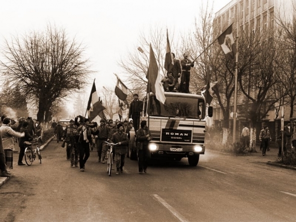 Special DirectMM: Retro Imagini! Mărturisiri din Maramureș despre însemnata zi istorică și ardoarea victoriei! 22 Decembrie 1989, focul de armă!