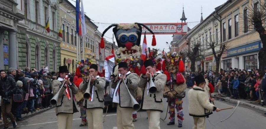 În 27 decembrie 2022: Vor urca artiști foarte iubiți de publicul din județul Maramureș, la Festivalul „Marmația”! Un mare cântăreț invitat special!