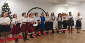 Seară deosebită pentru bunici: O grădiniță băimăreană a organizat de Crăciun o serbare specială! Colindul original al educatoarelor și copiilor!