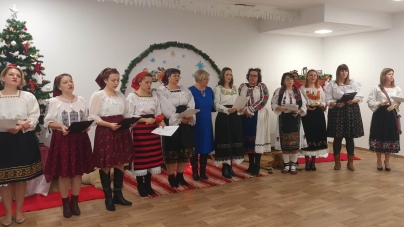 Seară deosebită pentru bunici: O grădiniță băimăreană a organizat de Crăciun o serbare specială! Colindul original al educatoarelor și copiilor!