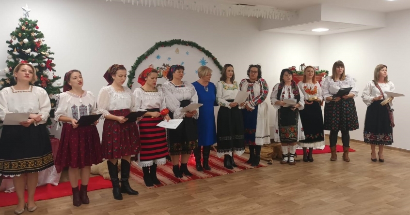 Seară deosebită pentru bunici: O grădiniță băimăreană a organizat de Crăciun o serbare specială! Colindul original al educatoarelor și copiilor!