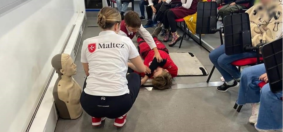 Tinerii, datorită unor tehnici speciale, pot salva viața celor din jur în situații critice.