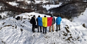 Steag arborat cu mândrie: Pe înălțimile maramureșene, ziua specială a venit cu simbolul românesc, amplasat în glorie! Care sunt curajoșii în județ!