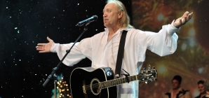 Emblematicul Ștefan Hrușcă își serbează ziua de naștere, rămânând vocea inconfundabilă a colindului românesc