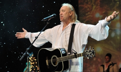 Emblematicul Ștefan Hrușcă își serbează ziua de naștere, rămânând vocea inconfundabilă a colindului românesc