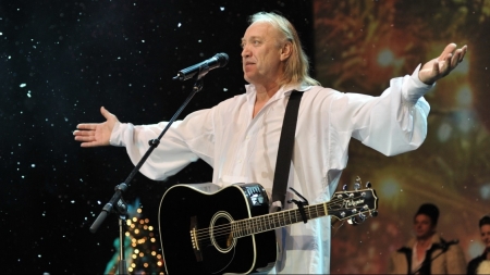 Emblematicul Ștefan Hrușcă își serbează ziua de naștere, rămânând vocea inconfundabilă a colindului românesc