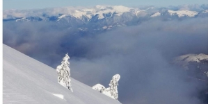 Iarna pune stăpânire pe Maramureș cu ninsori, lapoviță și vânt puternic în următoarele zile