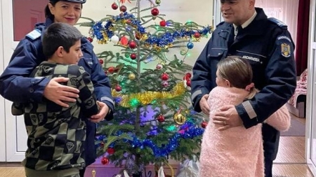 Jandarmii, ajutoarele lui Moș Crăciun în prag de sărbători