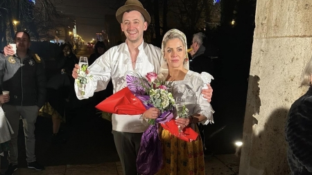 Moment emoționant: S-au căsătorit de Revelion la Poarta Sărutului din Târgu Jiu