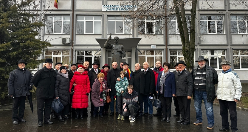 Depunere de coroane de flori la monumentul marelui luptător Vasile Lucaciu de la a cărui naștere au trecut 171 de ani