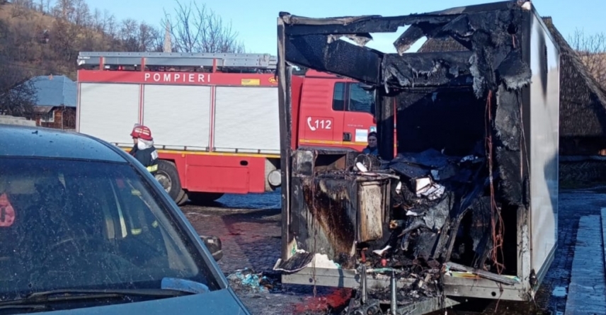 Explozie urmată de incendiu la o rulota tip fast food din Botiza; Sunt 5 victime