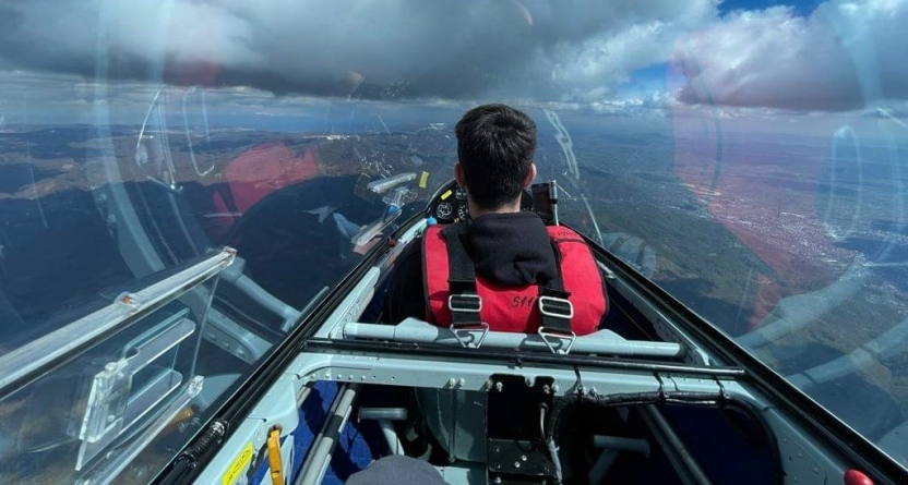 Idee captivantă pentru iubitorii zborului din Maramureș: Curs organizat pentru tinerii care iubesc adrenalina! Anunț de la Aeroclub Baia Mare!