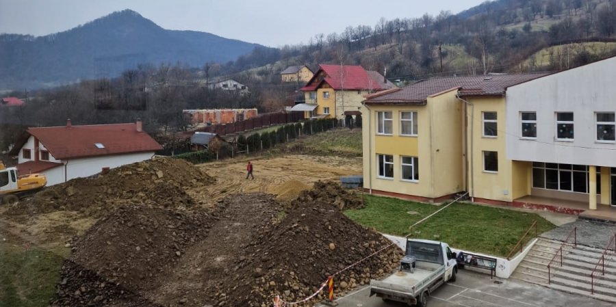 În Orașul Baia Sprie: Investiții în educație la Școala Gimnazială, la nivelul terenului multisport și interior, la sălile de clasă din unitate!