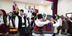 Mica Unire în Berbești: Au urcat artiști foarte iubiți de publicul din județul Maramureș, pe scenă, cu ocazia inaugurării căminului din localitate!