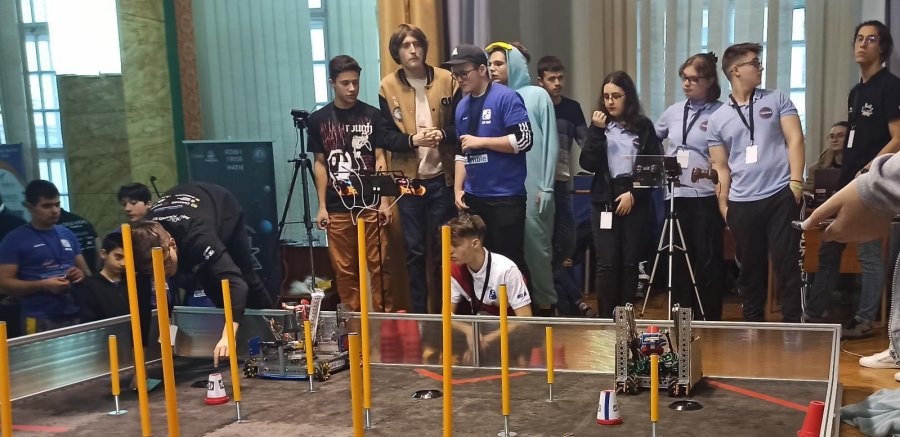 Meciuri amicale între roboți: Clever Core, echipa șincaiștilor băimăreni, va organiza o activitate captivantă! Va fi premieră în județul Maramureș!