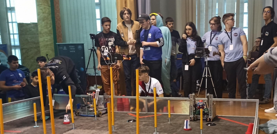 Meciuri amicale între roboți: Clever Core, echipa șincaiștilor băimăreni, va organiza o activitate captivantă! Va fi premieră în județul Maramureș!