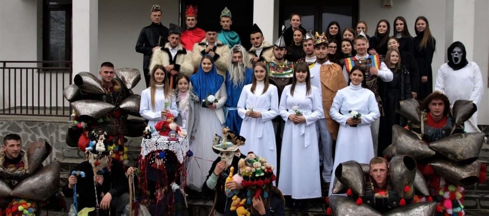 Se menține cu succes tradiția în Maramureș: Un Viflaim autentic a făcut sărbătoarea frumoasă, în acest an! O piesă unică și articulată foarte bine!