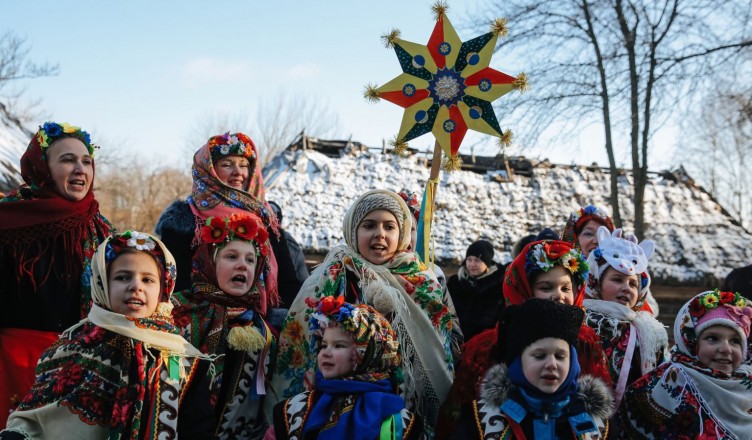 E sărbătoare în familiile ucrainenilor din Maramureș: În 7 ianuarie mii de credincioși sărbătoresc Nașterea Domnului! Iată tradițiile lor minunate!