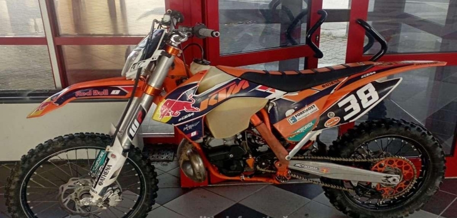 O motocicletă furată din Belgia a fost găsită la vamă într-un microbuz condus de un maramureșean